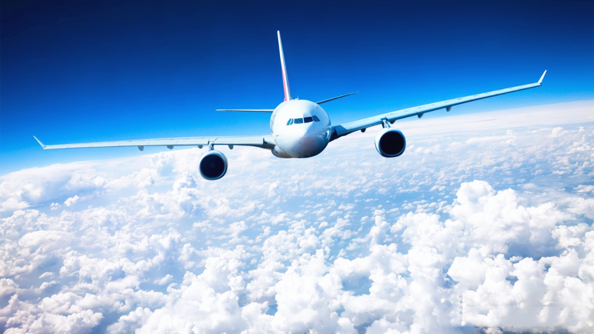 飞机飞行高度一般多少（飞低点不是更省油，更加的安全吗）