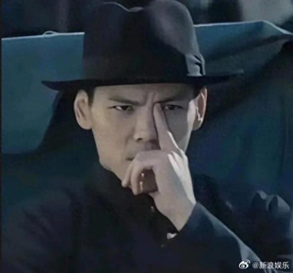 说话一直摸鼻子的人是什么心理？