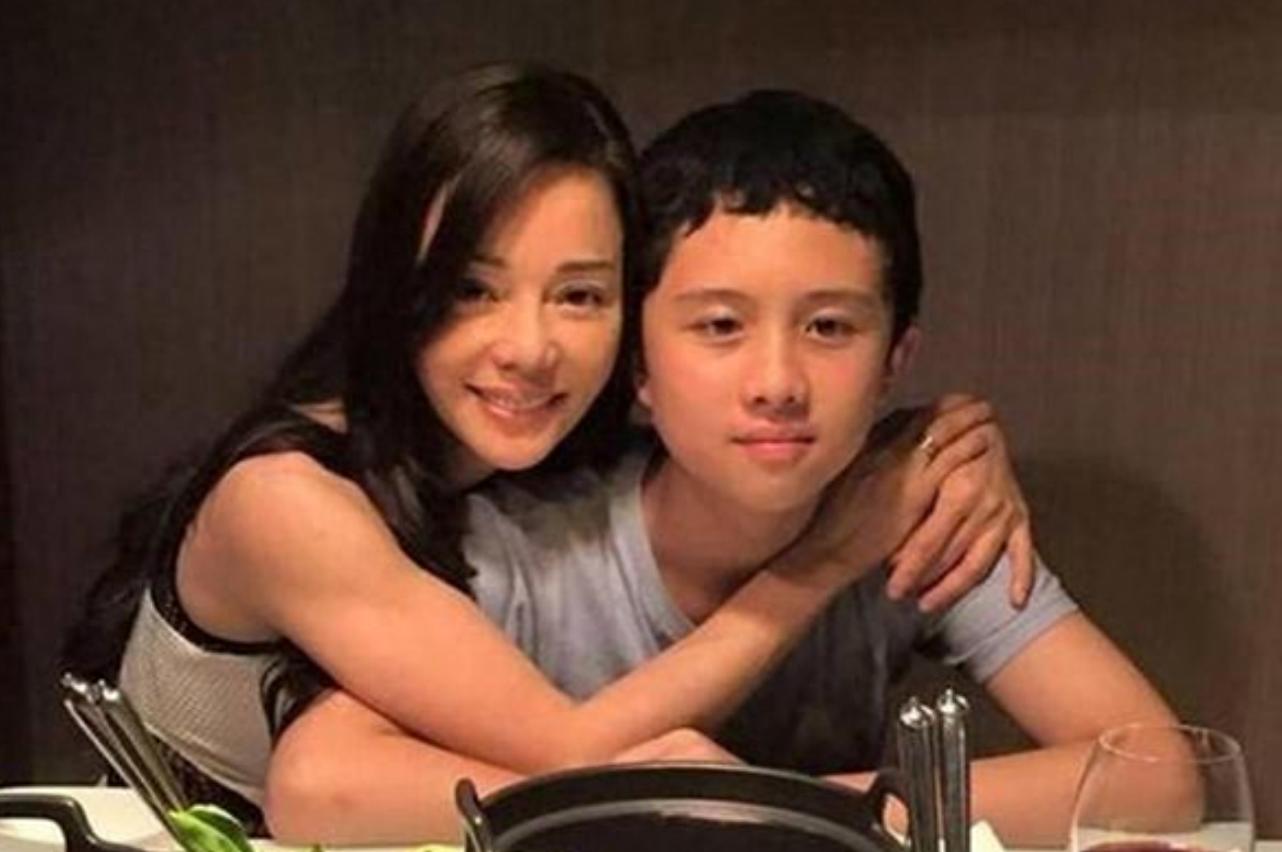 母子发生性关系_二十位单身母亲讲体会讲